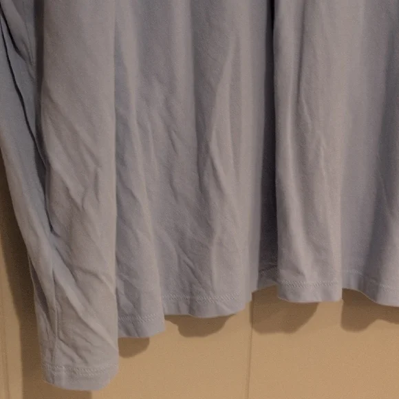 Old Navy Gray Everyday Tee - Picture 9 of 9